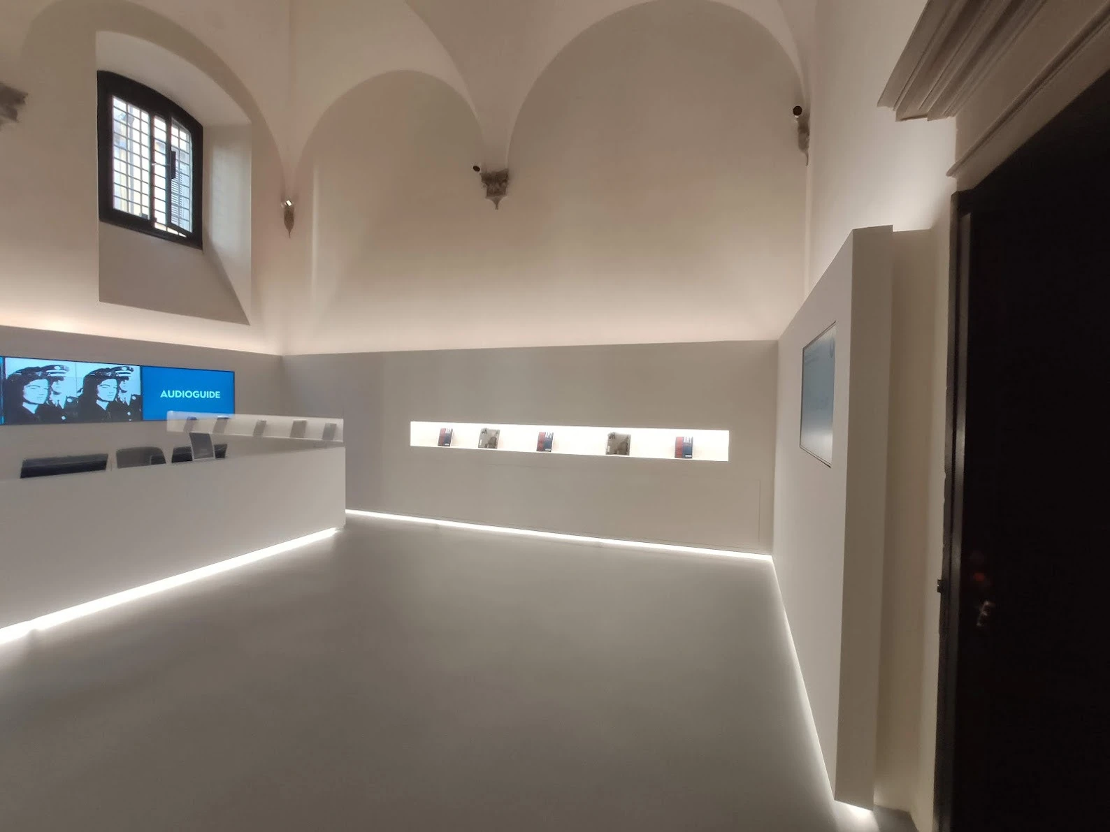 Strozzi Palace Ticket Office – Palazzo Strozzi ticket office, Florence, image 2