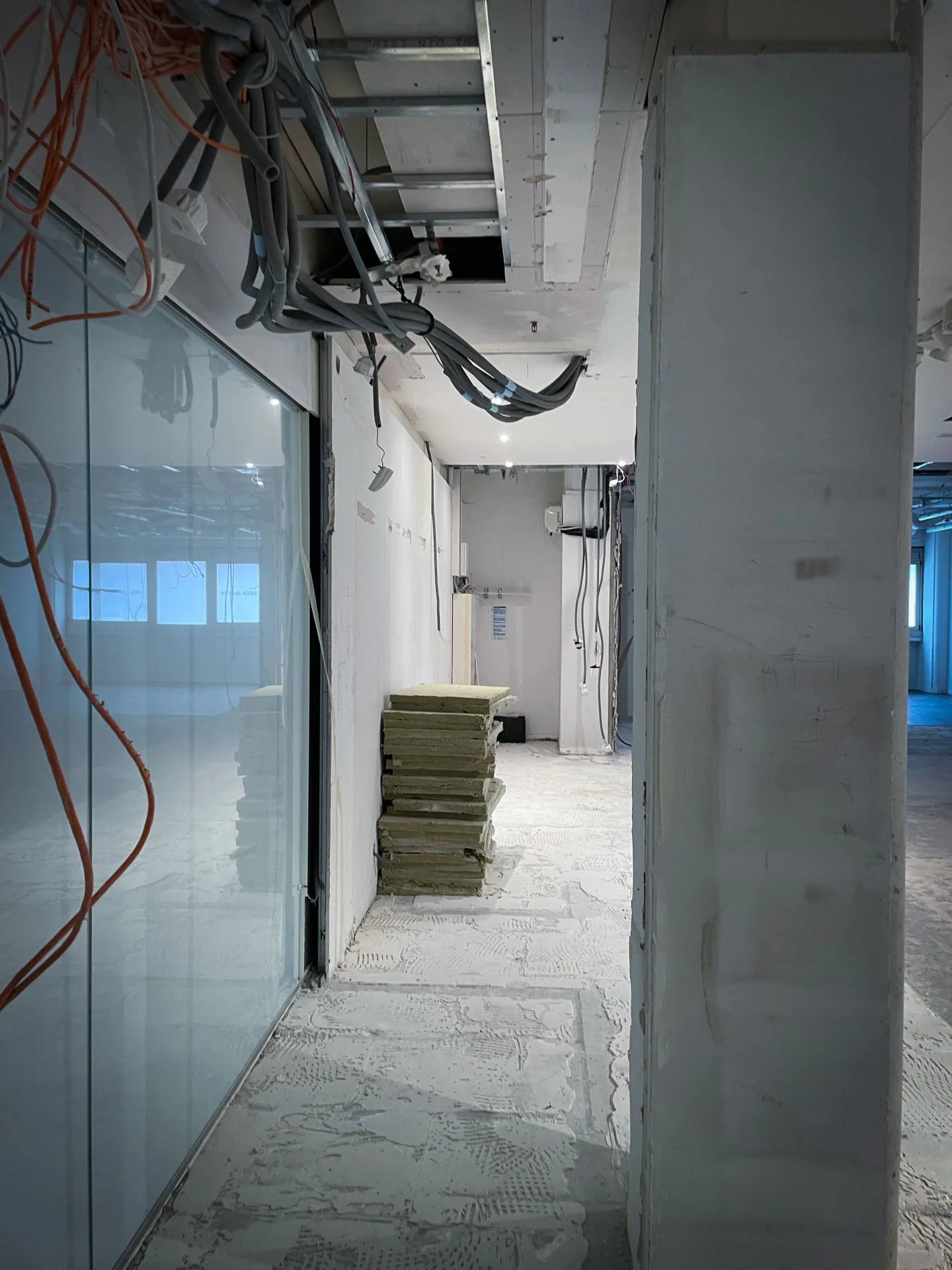 Construction Management Portfolio – Jimmy Choo, white box 1