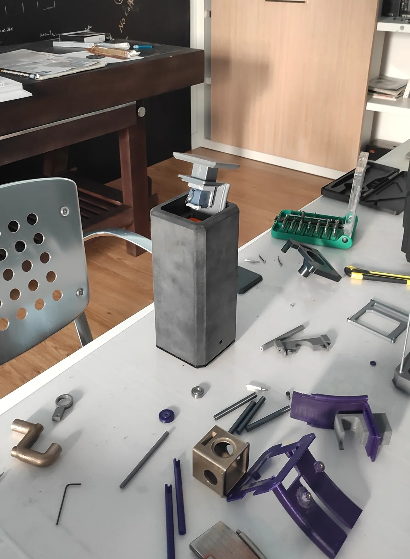 Prototyping & Engineering – colors, materials, finishes and assembly 1